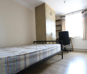 8 bedroom semi-detached house to rent - Photo 4