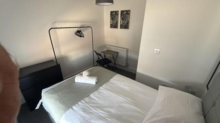 1 bedroom in a house share to rent - Photo 5