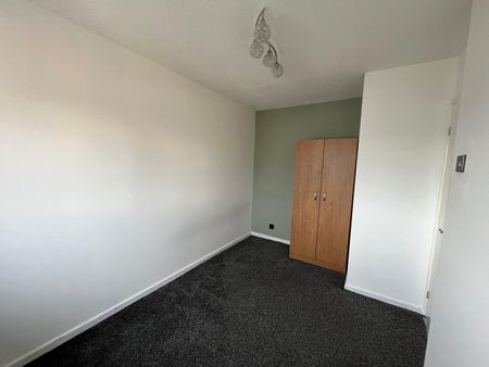 2 Bed Terraced House, Hilton Street, M7 - Photo 2