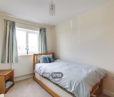 3 bedroom semi-detached house to rent - Photo 6