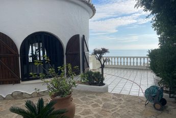 LONG TERM RENTAL. Beachfront villa for rent in Cumbre del Sol