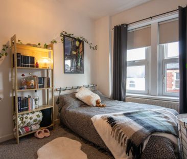 Cosy flat on vibrant Crwys Road - Photo 2