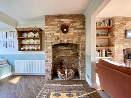 2 bedroom semi-detached house to rent - Photo 4