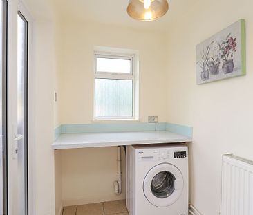 2 bedroom Terraced House to rent - Photo 2