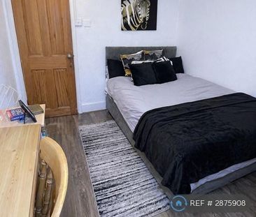 3 bedroom end of terrace house to rent - Photo 2