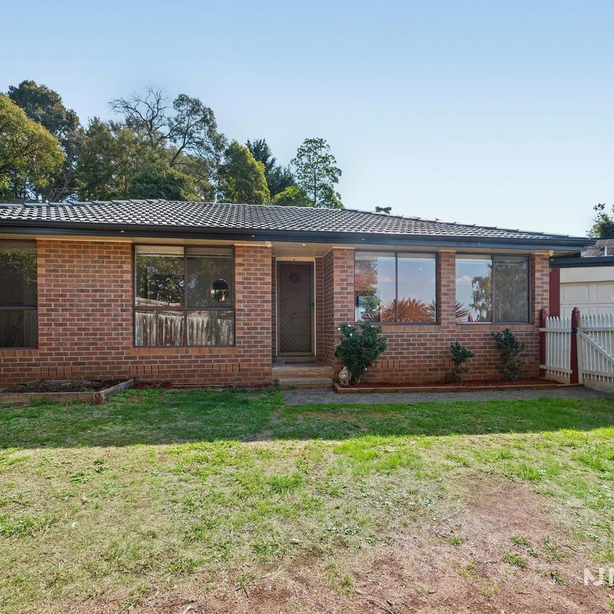 11 Landscape Drive, MOOROOLBARK - Photo 1