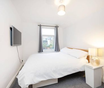 3 bedroom terraced house to rent - Photo 4