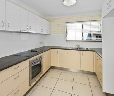Air Conditioned First Floor Unit in the Heart of Maroochydore - Photo 5