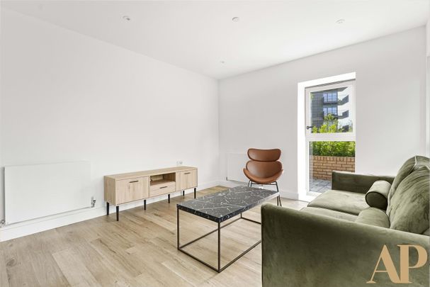 Flagstaff Road, Bankside Gardens, Reading - Photo 1