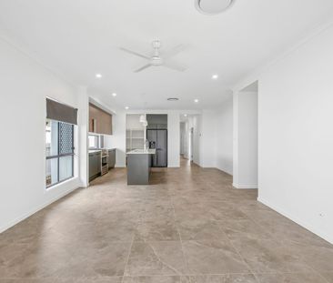 North-Facing Family Home with Ducted Air Conditioning in Coomera - Photo 6