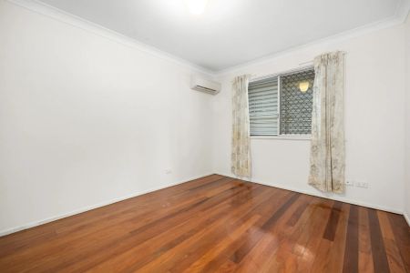 Spacious 2-Bedroom Unit in Prime Coorparoo Location - Photo 4