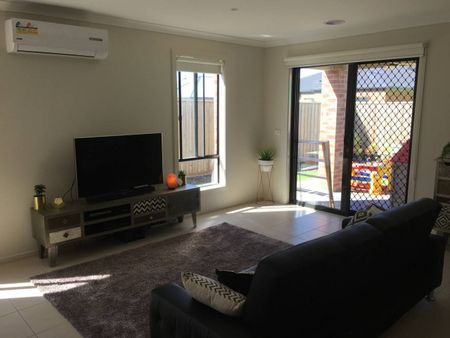 MODERN SPACIOUS FOUR BEDROOM HOME - Photo 5