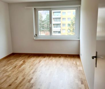 Helle und freundliche 3 1/2-Zimmerwohnung mit Balkon - Photo 2