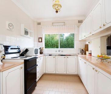 Spacious Sunny Apartment - Photo 5