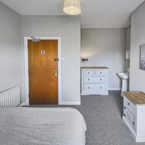 Room 7, 157 University Street, Belfast, BT7 1HR - Photo 2