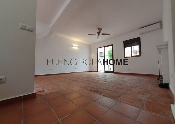 Ref 19790 – **LONG TERM RENTAL** -Great opportunity to live in the best urbanization in Fuengirola: PUEBLO LOPEZ