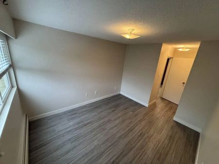 Beachwood — Kelly Court - Photo 5