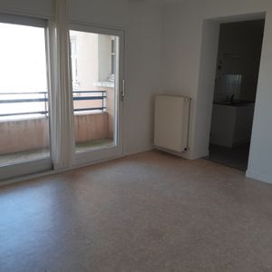 Location Appartement 3 pièces 76m² MONTROND LES BAINS 42210 - Photo 2