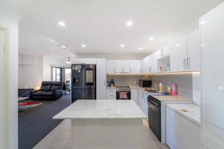 “Fully Furnished Double Storey Penthouse with Quality Goods & Furnishings. Quiet, Top Location nearby to many Amenities!” - Photo 2
