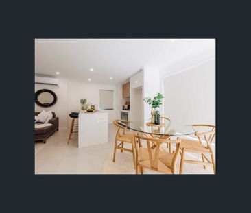 STUNNING 3 BEDROOM TOWNHOME IN SMALL BOUTIQUE COMPLEX - WITH DOUBLE... - Photo 3