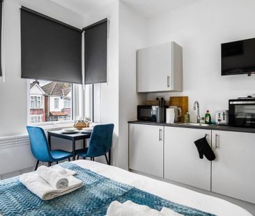 Studio to rent - Photo 2