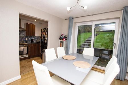 3 bedroom House To Let Total Size: 1012 SQ FT - Photo 2