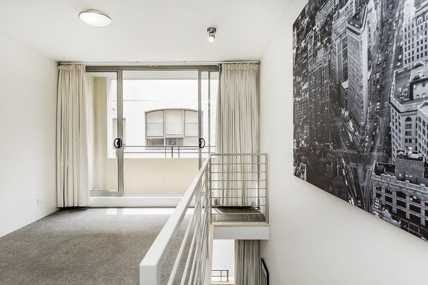 Superb inner city pad with dual balconies – stroll to central station & CBD - Photo 1