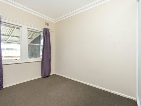 Comfortable Three-Bedroom Home in South Tamworth! - Photo 5