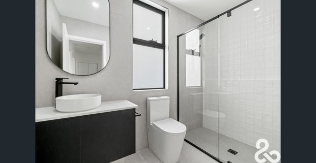 Modern 3-Bedroom Home Offering Lifestyle & Convenience - Photo 1