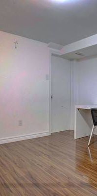 Private Basement apartment! Separate entrance! 1 Bed & 1 Bath!! - Photo 1