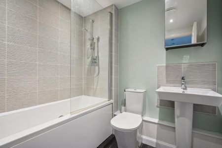 2 bedroom end of terrace house to rent - Photo 3