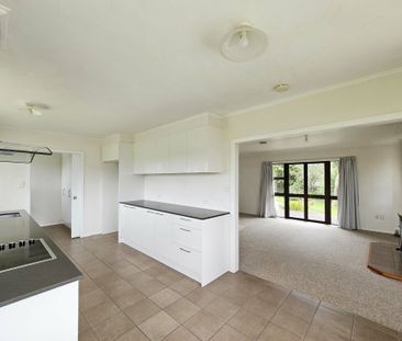 Family home for rent in the Drury countryside - Photo 1