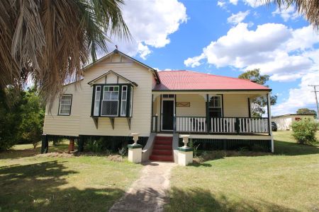 76 Martin Street, 2372, Tenterfield Nsw - Photo 2