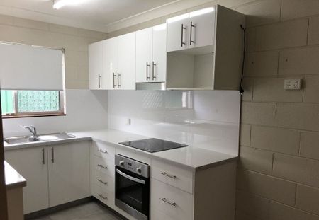 Tidy Townhouse! - Photo 5