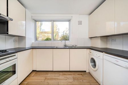 3 bedroom flat to rent - Photo 5