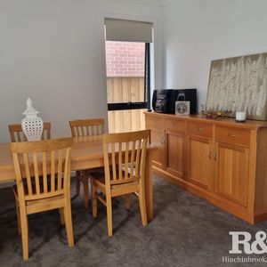 MODERN TOWNHOUSE - Photo 2