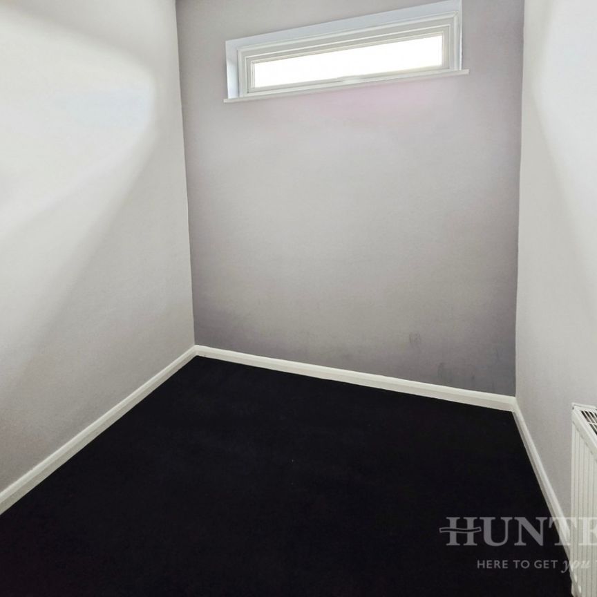 2 bedroom Flat To Let - Photo 1