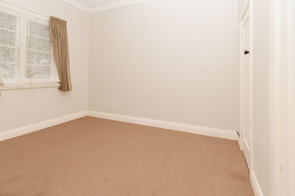 3 Bedroom brick and tile beauty - Photo 1