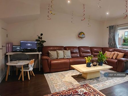 3 bedroom terraced house to rent - Photo 4