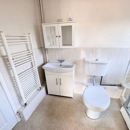 2 bedroom semi-detached bungalow to rent - Photo 3