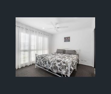 Family Home in Central Coomera Location - 6KW Solar System - Photo 1