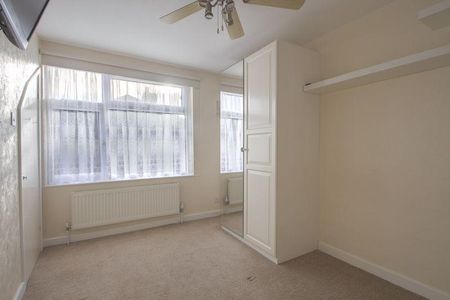 4 bedroom semi-detached house to rent - Photo 4