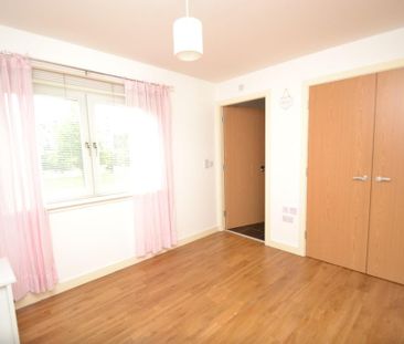 2 bedroom ground floor flat to rent - Photo 3