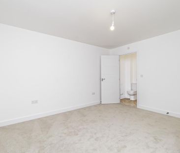 4 bedroom detached house to rent - Photo 3