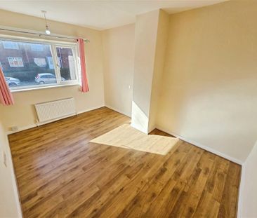 4 bedroom semi-detached house to rent - Photo 3