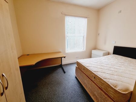 7 Bed Student Accommodation - Photo 5