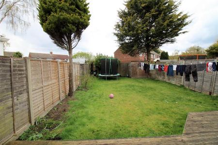 3 bedroom semi-detached house to rent - Photo 4