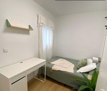 valencia, Valencian Community 46011 - Photo 2