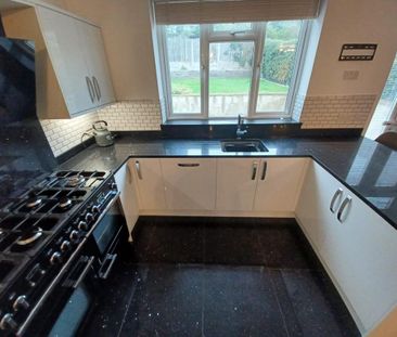 3 bedroom semi-detached house to rent - Photo 6