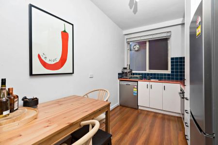 Light-Filled, Ground Floor Apartment in a Prime Lifestyle Location - Photo 2